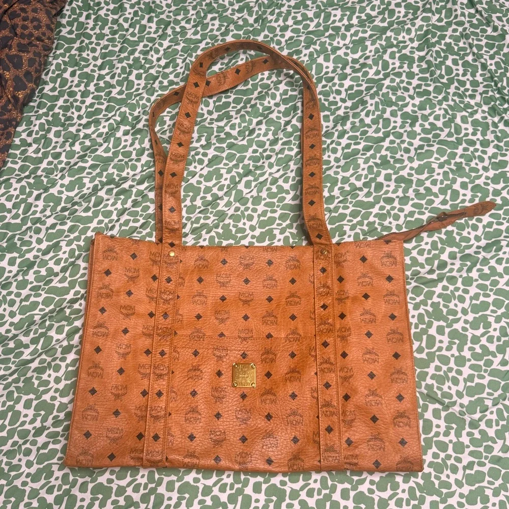 MCM Large Totes - Picture 1 of 4